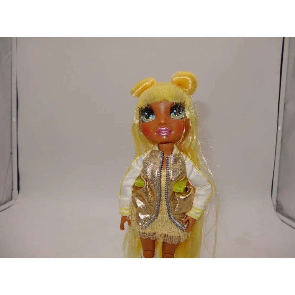 Rainbow High Cheer Series Sunny Madison Fashion Doll‎ Stand and New Accessories
